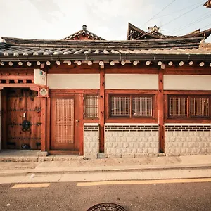 2* Maison d'hôtes Bukchonmaru Hanok